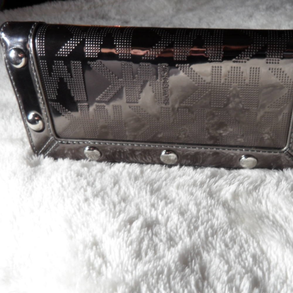 Patent Studded Wallet Multifunction - Picture 7 of 8